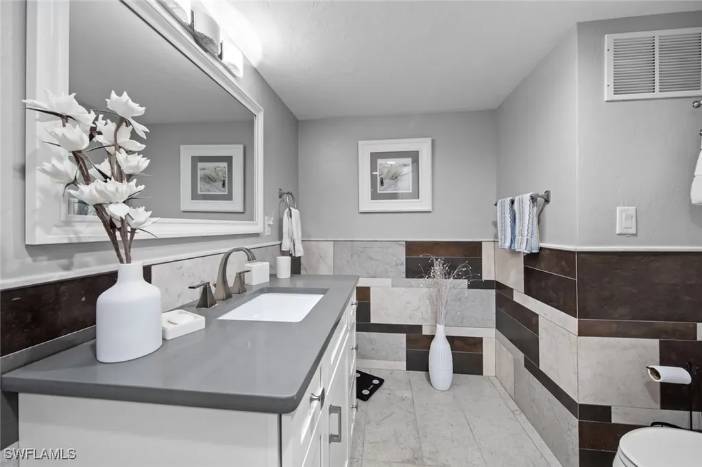 200 Wyndemere Way Naples FL 34105