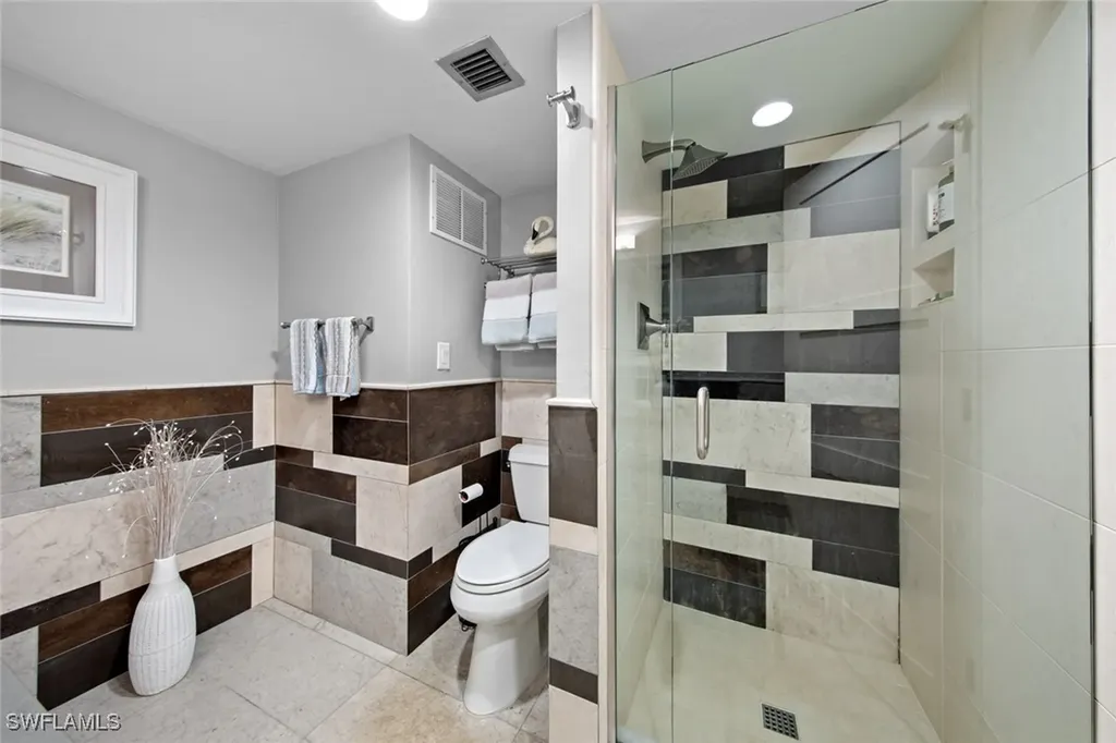 200 Wyndemere Way Naples FL 34105