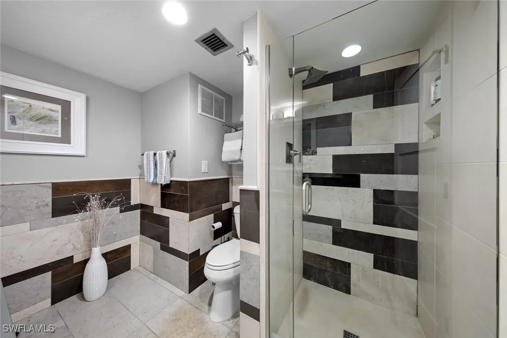 200 Wyndemere Way Naples FL 34105