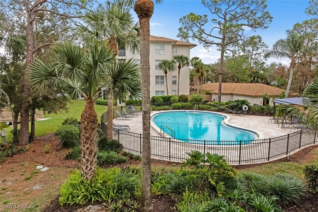 200 Wyndemere Way Naples FL 34105