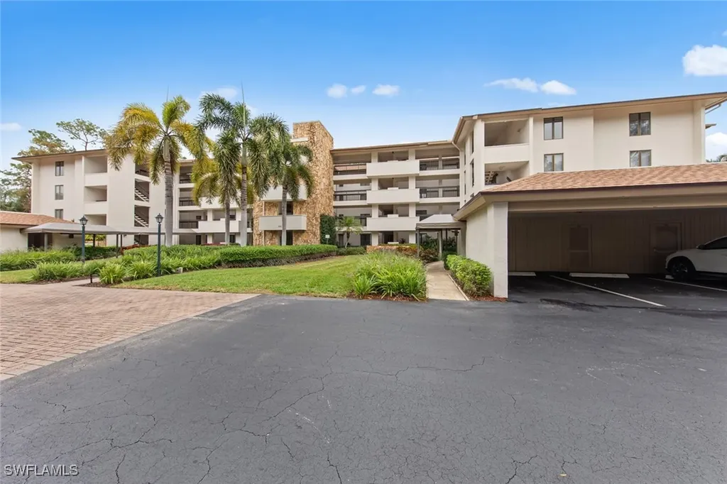 200 Wyndemere Way Naples FL 34105