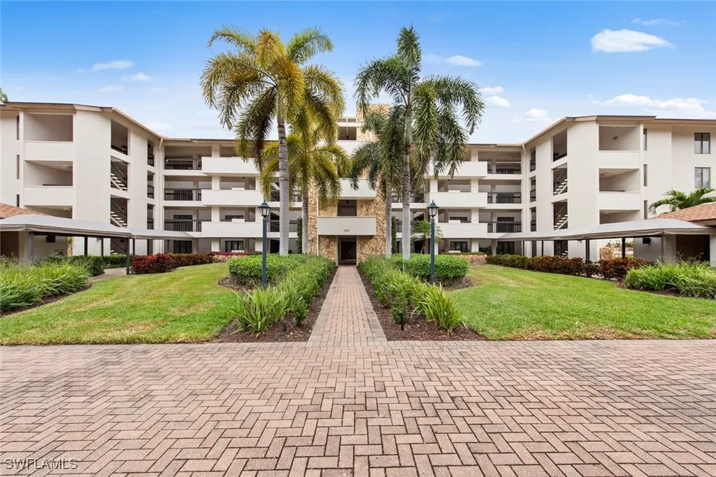200 Wyndemere Way Naples FL 34105