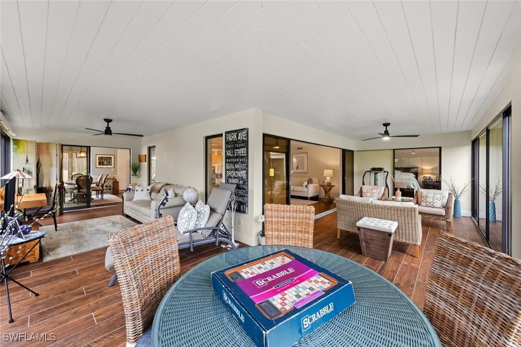 200 Wyndemere Way Naples FL 34105