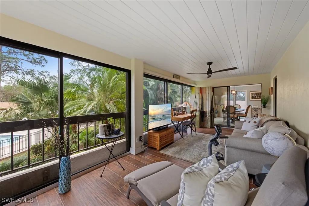 200 Wyndemere Way Naples FL 34105