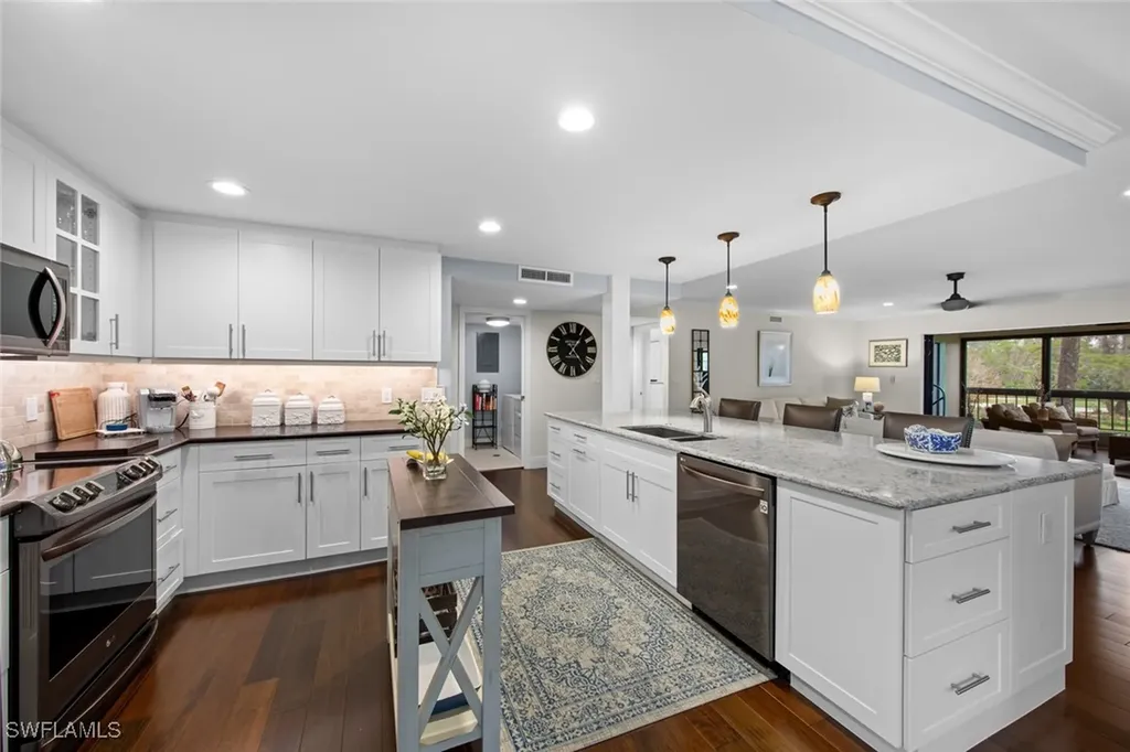 200 Wyndemere Way Naples FL 34105