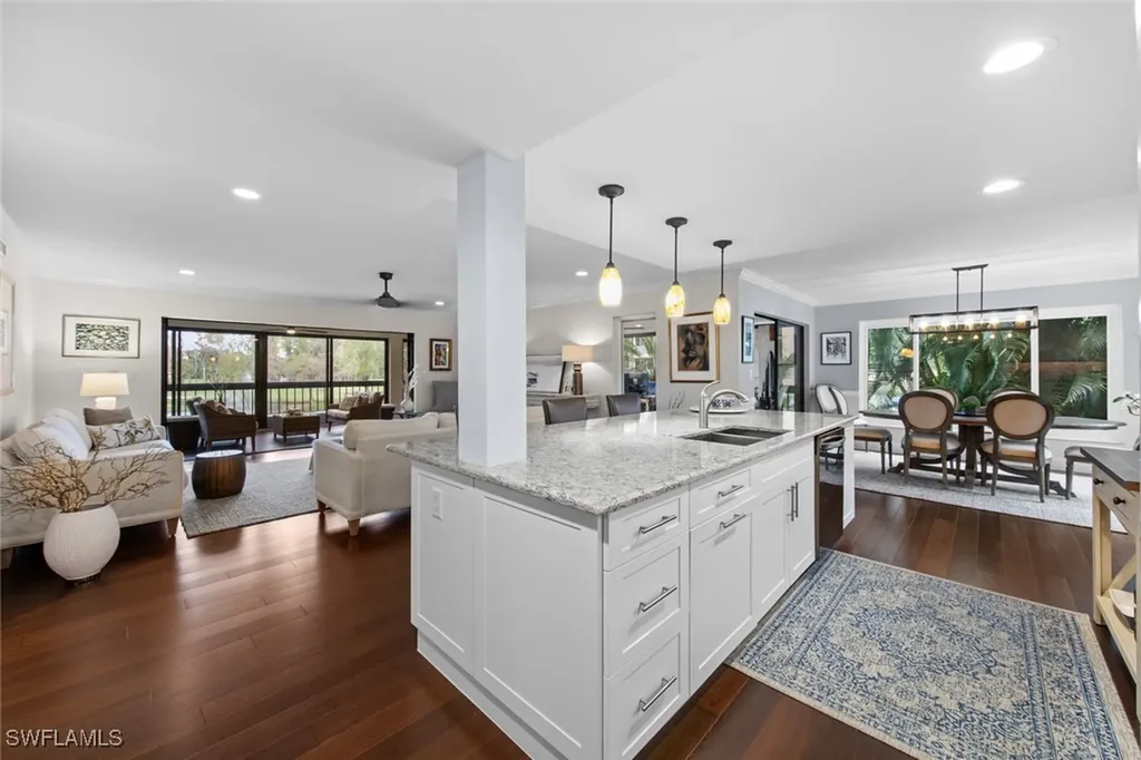 200 Wyndemere Way Naples FL 34105