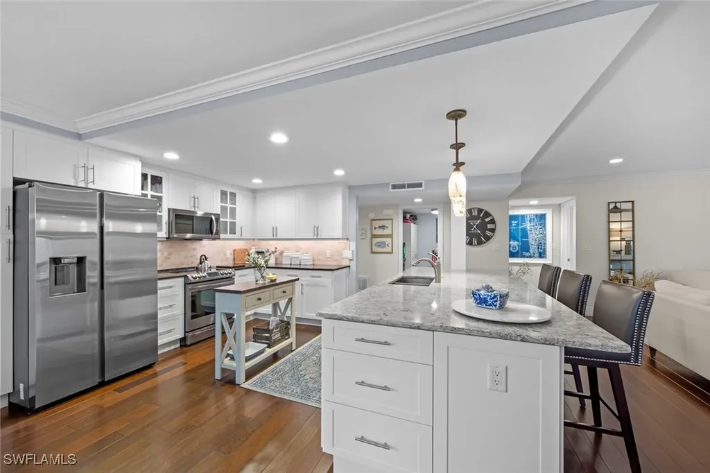 200 Wyndemere Way Naples FL 34105