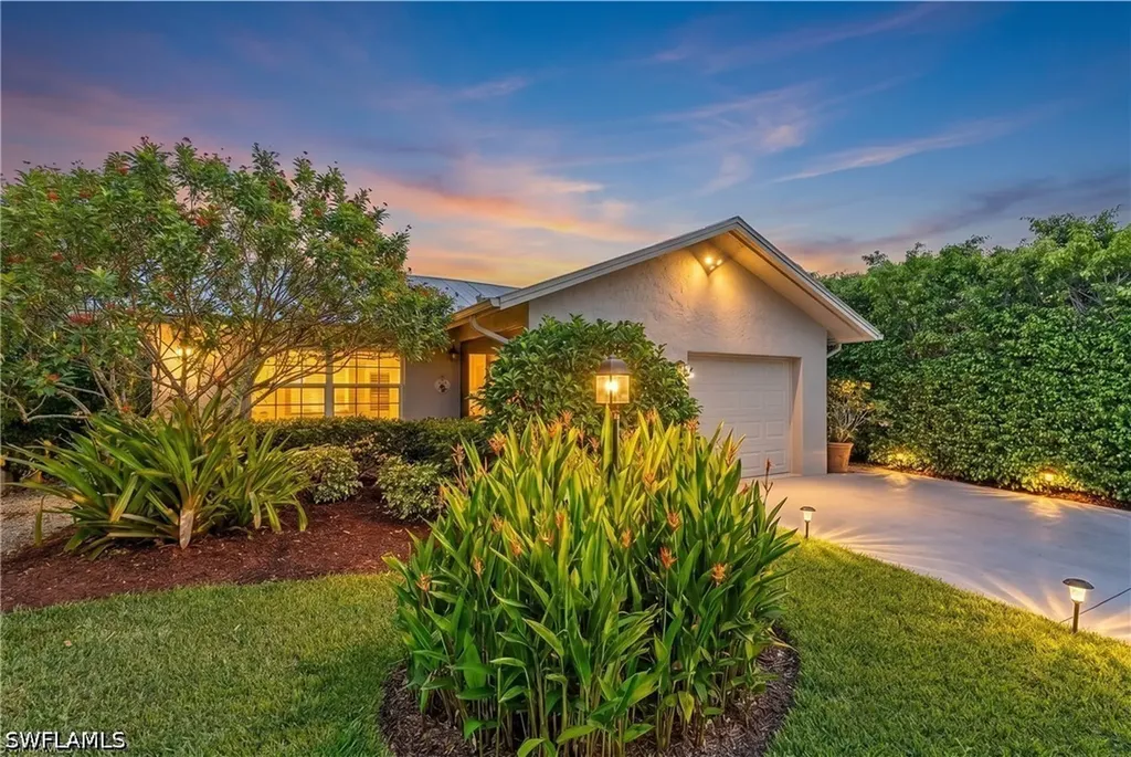 715 96th Avenue N Naples FL 34108
