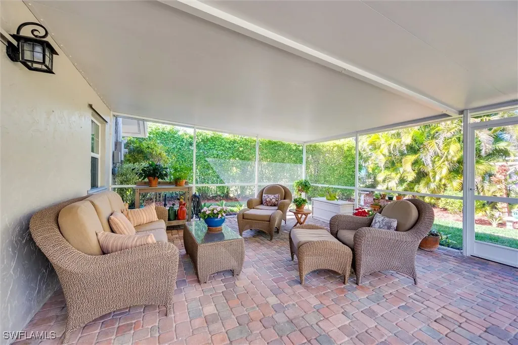 715 96th Avenue N Naples FL 34108