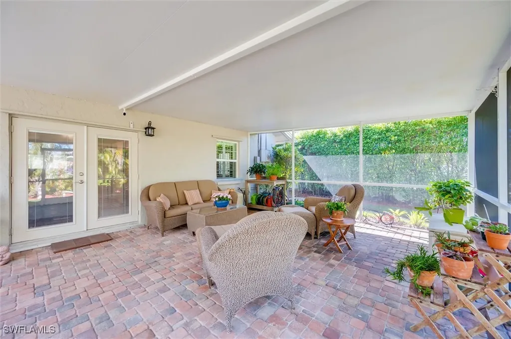 715 96th Avenue N Naples FL 34108