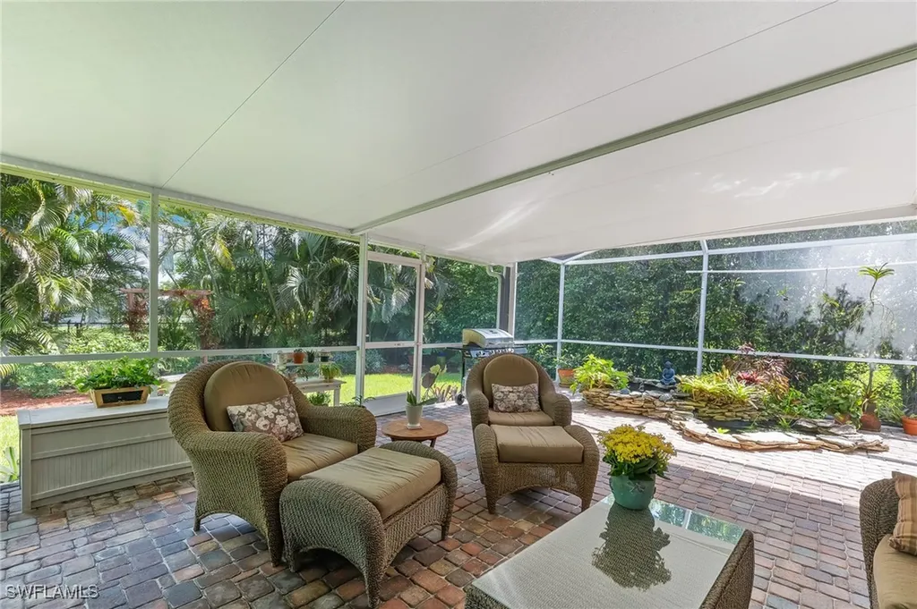 715 96th Avenue N Naples FL 34108