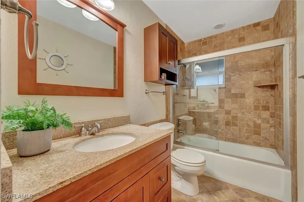715 96th Avenue N Naples FL 34108