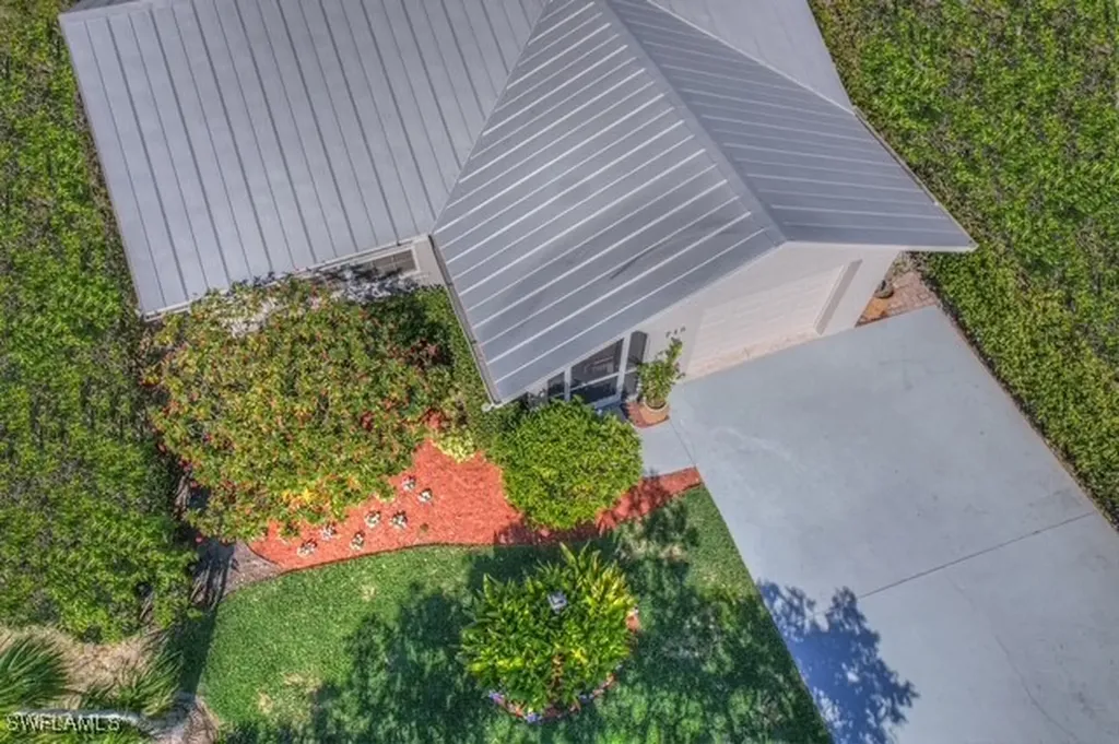 715 96th Avenue N Naples FL 34108