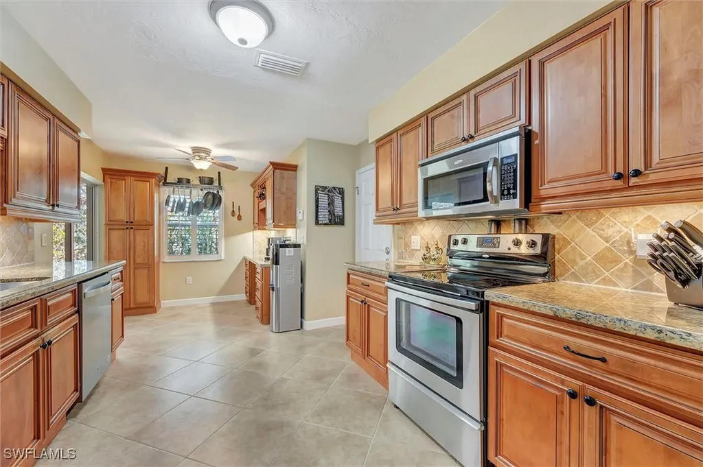 715 96th Avenue N Naples FL 34108