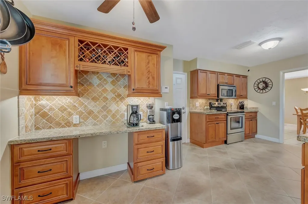 715 96th Avenue N Naples FL 34108