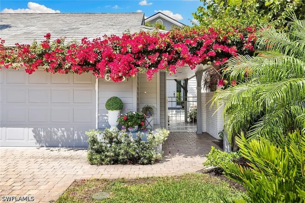 643 Bridgeway Lane Naples FL 34108