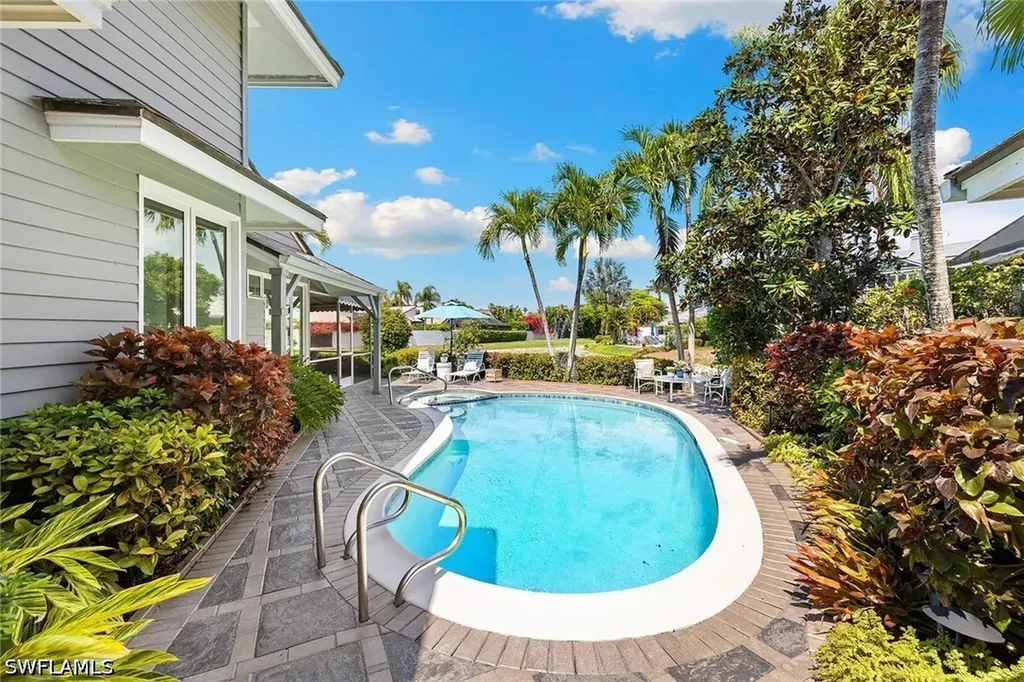 643 Bridgeway Lane Naples FL 34108