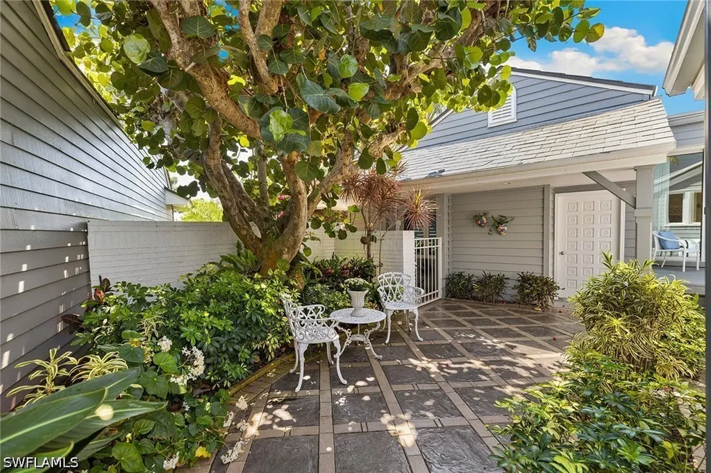 643 Bridgeway Lane Naples FL 34108