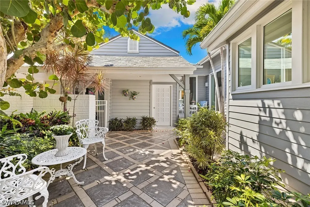 643 Bridgeway Lane Naples FL 34108