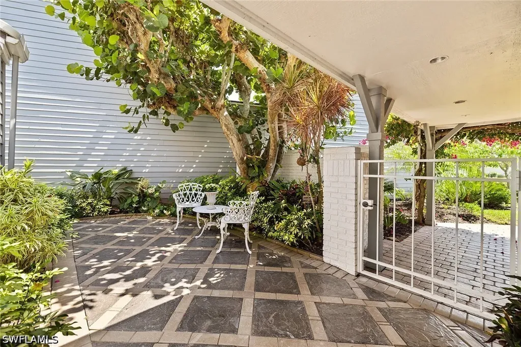 643 Bridgeway Lane Naples FL 34108