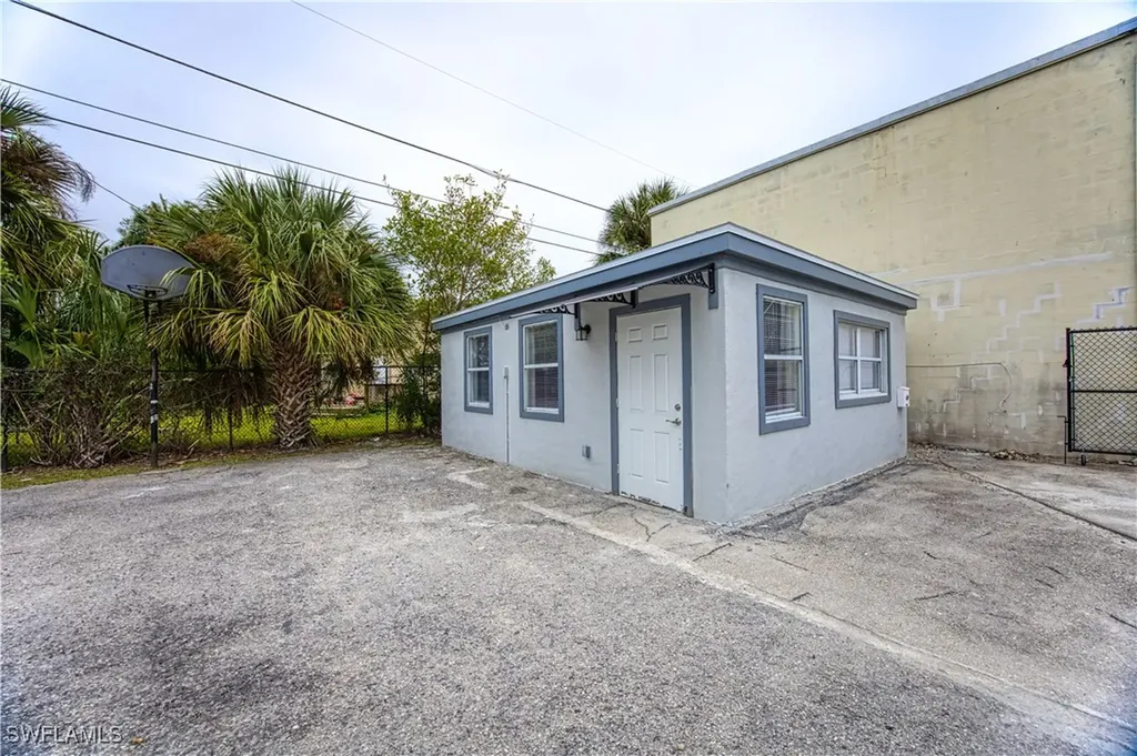 2037 W 1st Street Fort Myers FL 33901