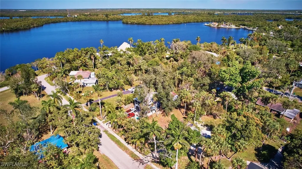 213 Delray Avenue Fort Myers FL 33905