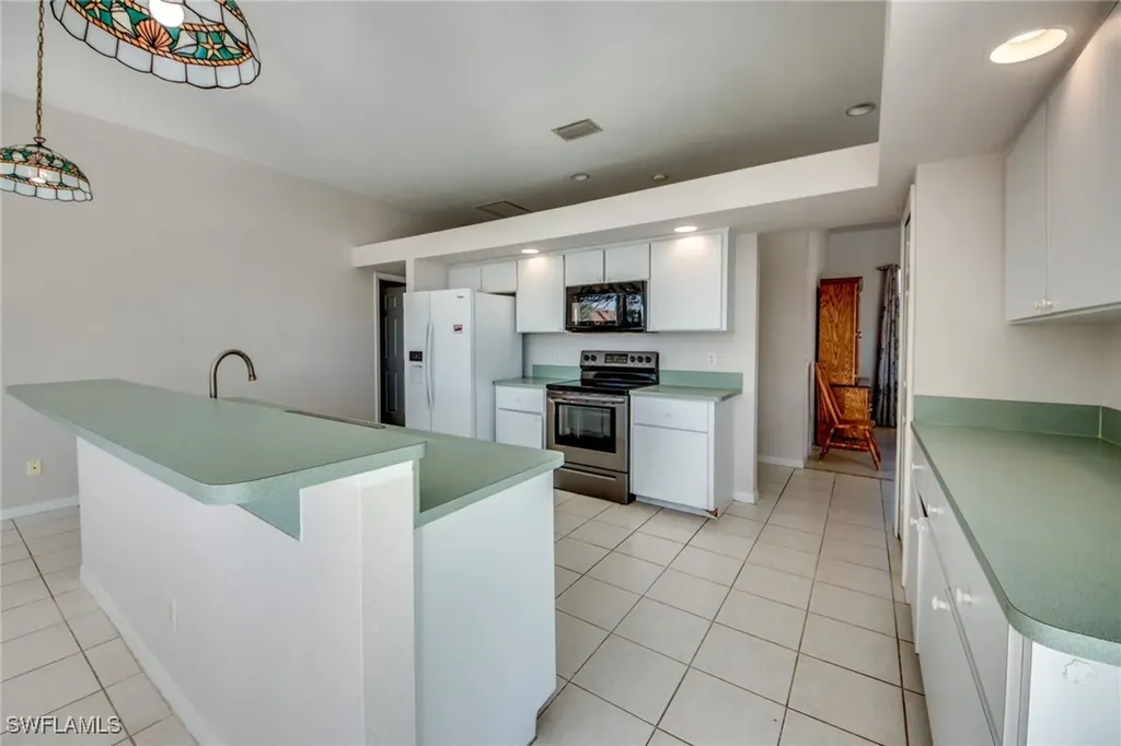 2810 SW 25th Street Cape Coral FL 33914