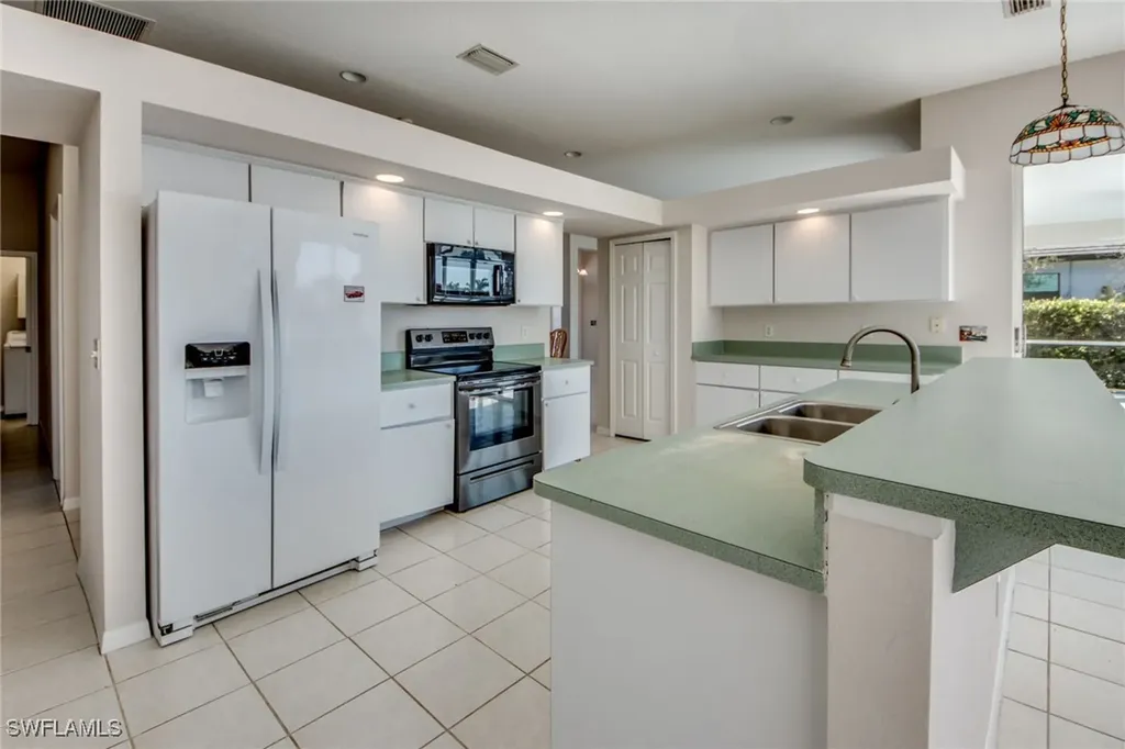 2810 SW 25th Street Cape Coral FL 33914