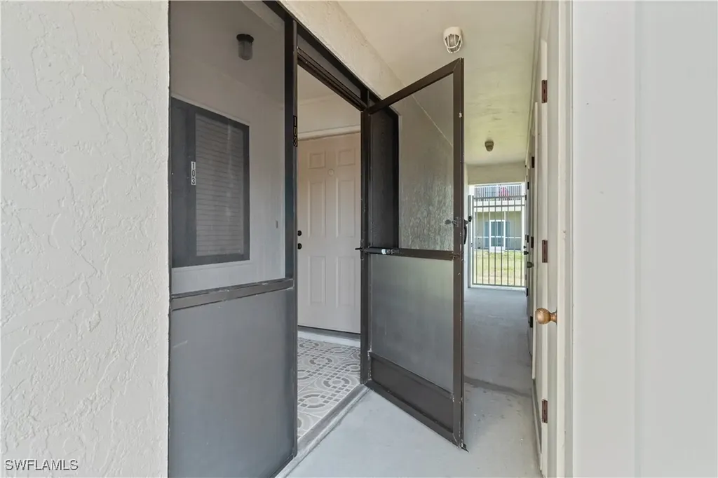 1113 Cape Coral Parkway W Cape Coral FL 33914