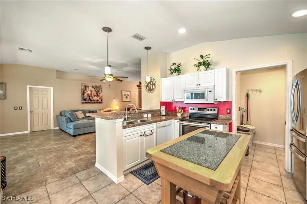 1609 NW 37th Place Cape Coral FL 33993