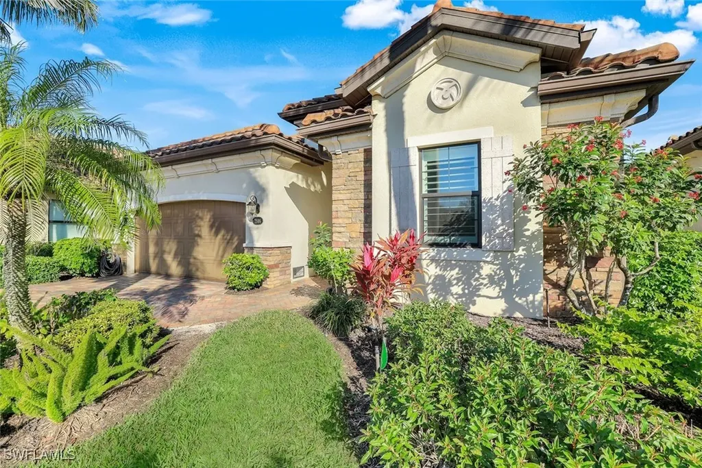 2806 Aviamar Circle Naples FL 34114