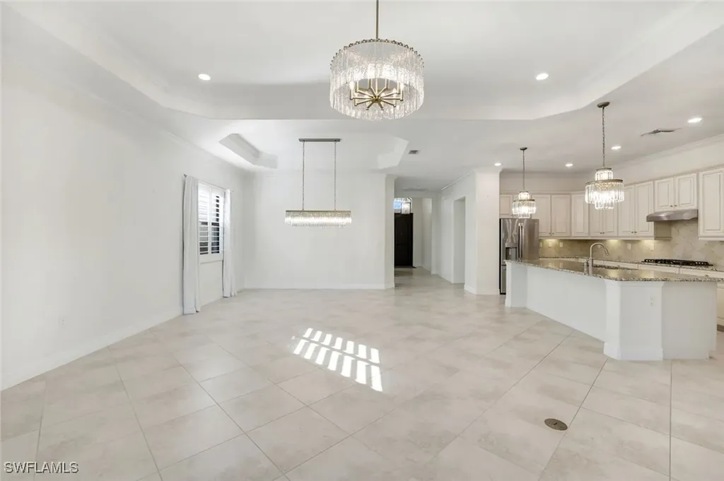 2806 Aviamar Circle Naples FL 34114