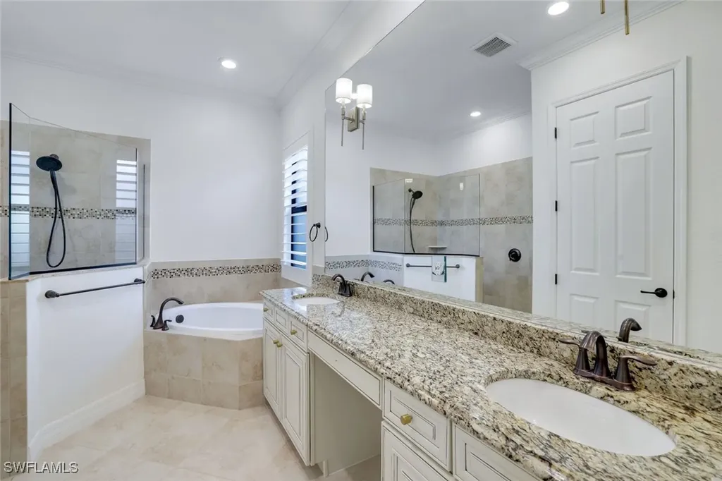 2806 Aviamar Circle Naples FL 34114