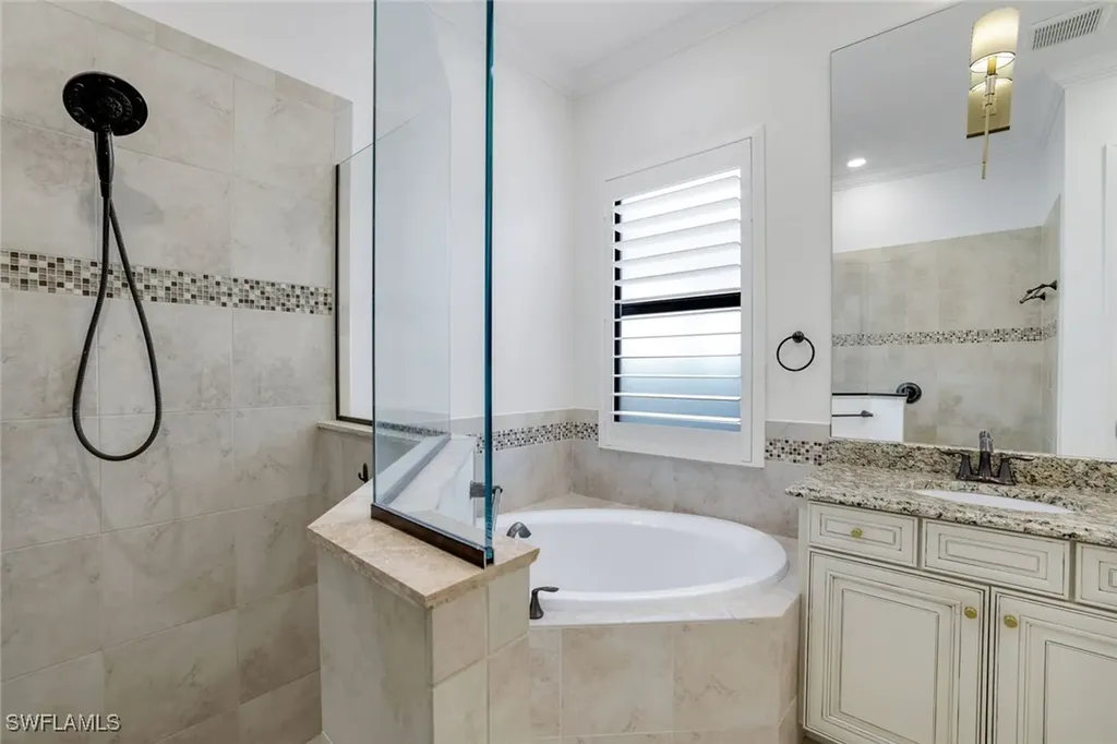 2806 Aviamar Circle Naples FL 34114