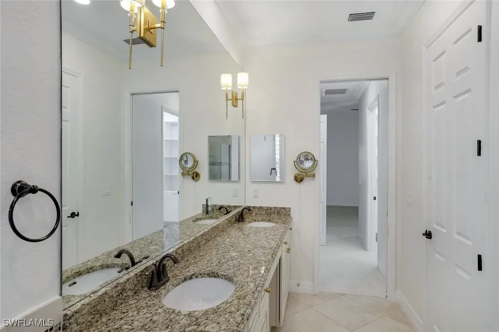 2806 Aviamar Circle Naples FL 34114