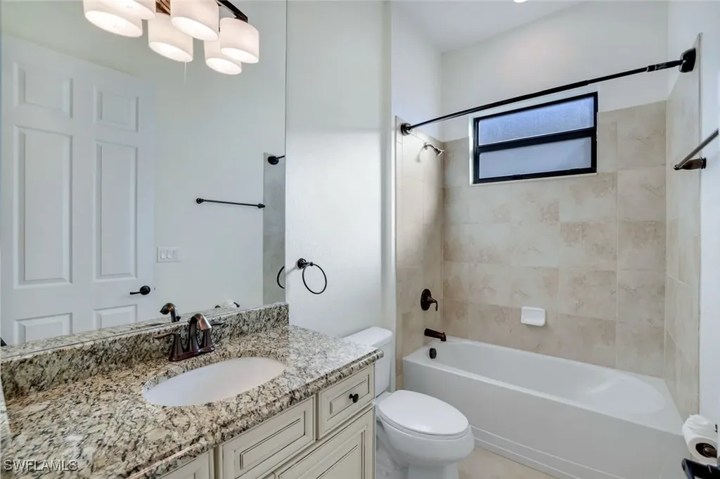 2806 Aviamar Circle Naples FL 34114