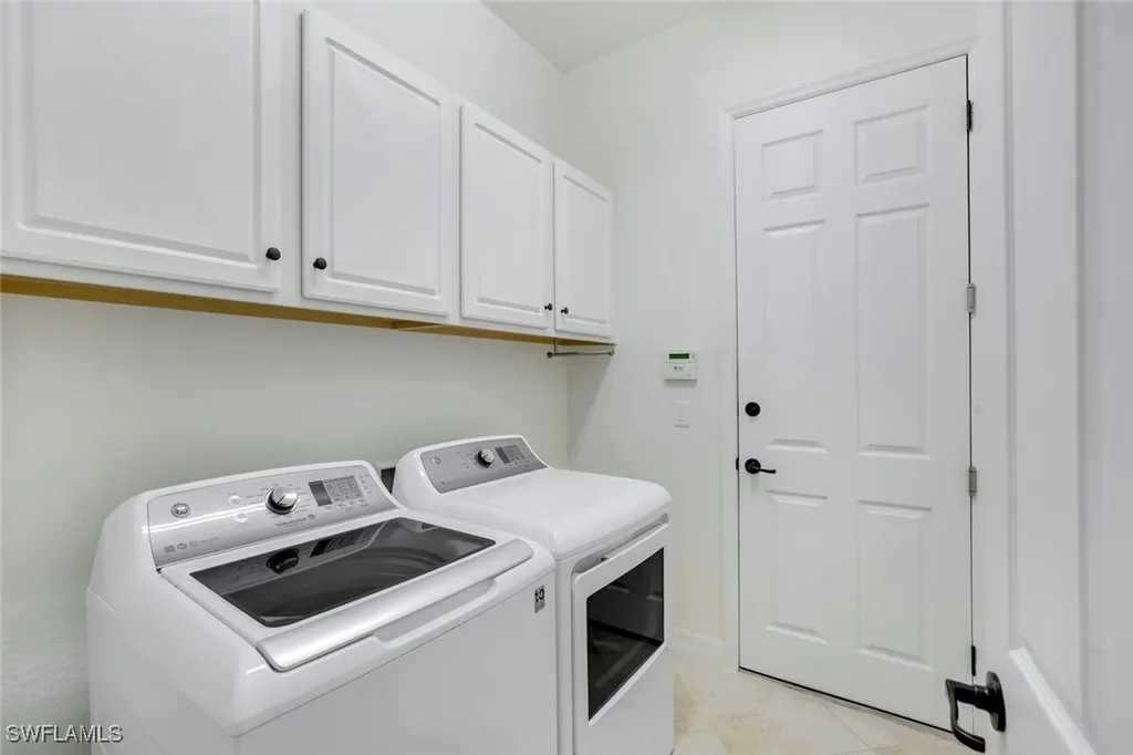 2806 Aviamar Circle Naples FL 34114