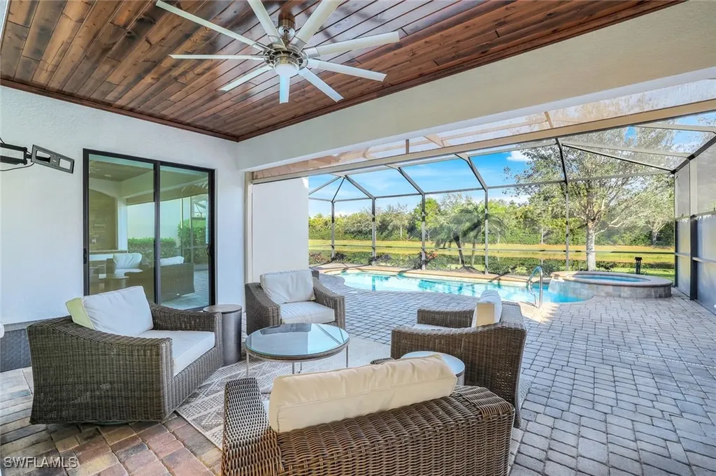 2806 Aviamar Circle Naples FL 34114