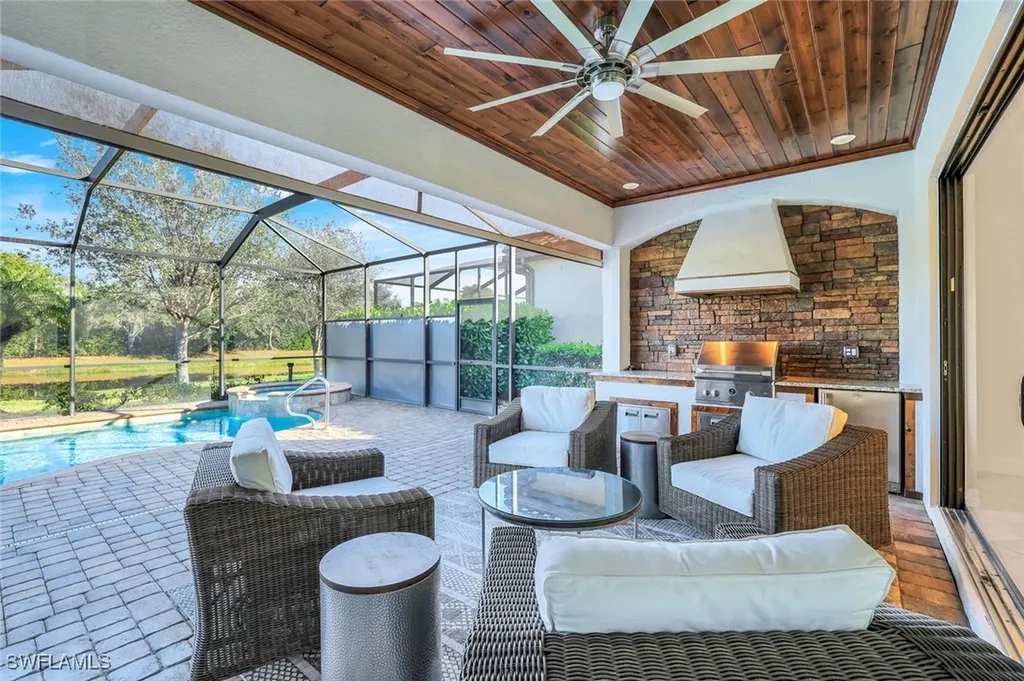 2806 Aviamar Circle Naples FL 34114