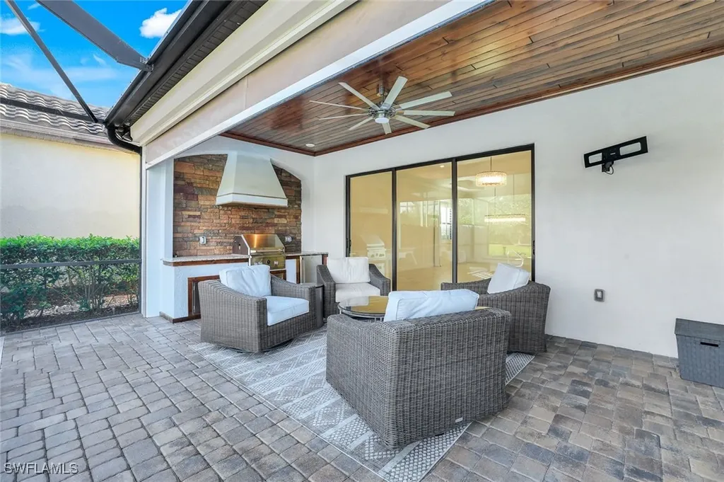 2806 Aviamar Circle Naples FL 34114