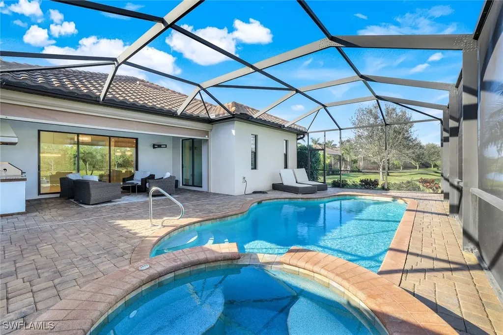 2806 Aviamar Circle Naples FL 34114