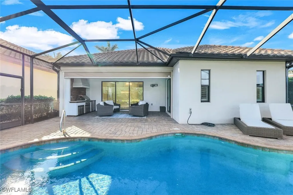 2806 Aviamar Circle Naples FL 34114