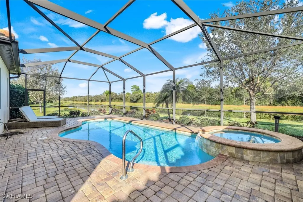 2806 Aviamar Circle Naples FL 34114