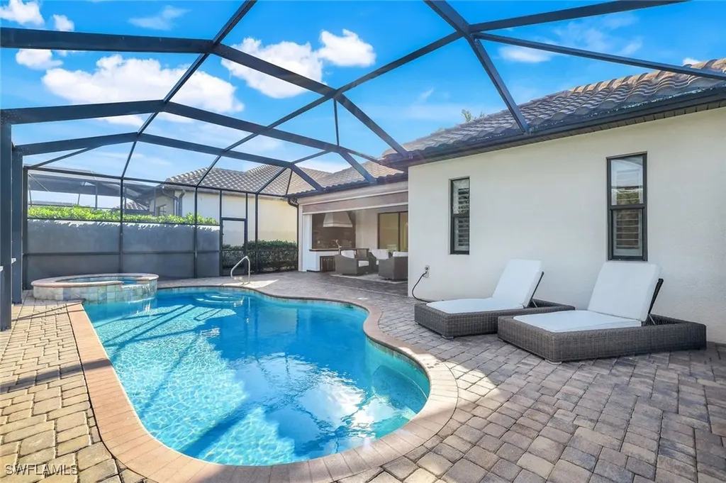 2806 Aviamar Circle Naples FL 34114
