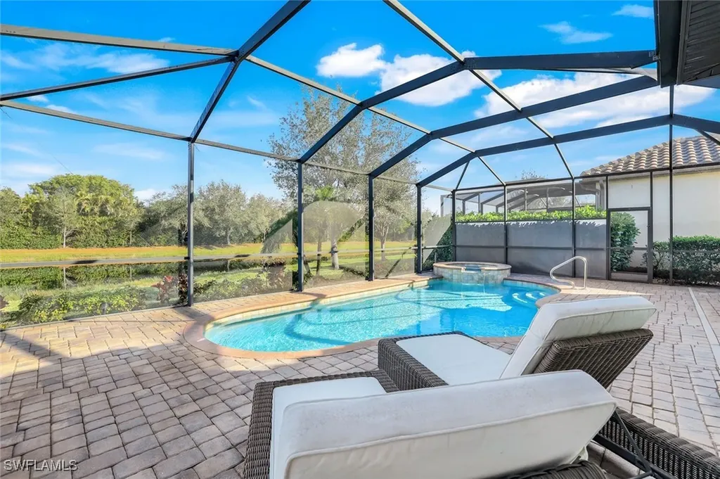 2806 Aviamar Circle Naples FL 34114