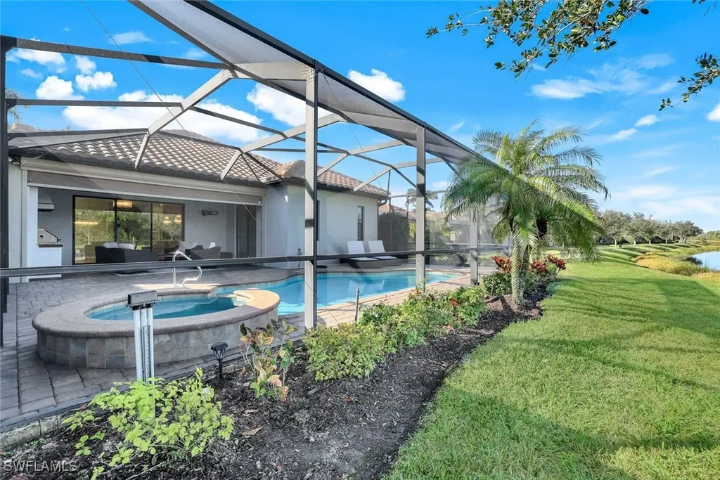 2806 Aviamar Circle Naples FL 34114