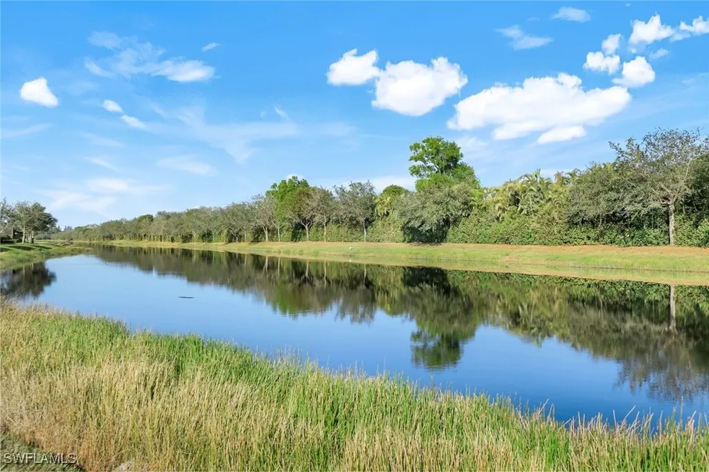 2806 Aviamar Circle Naples FL 34114