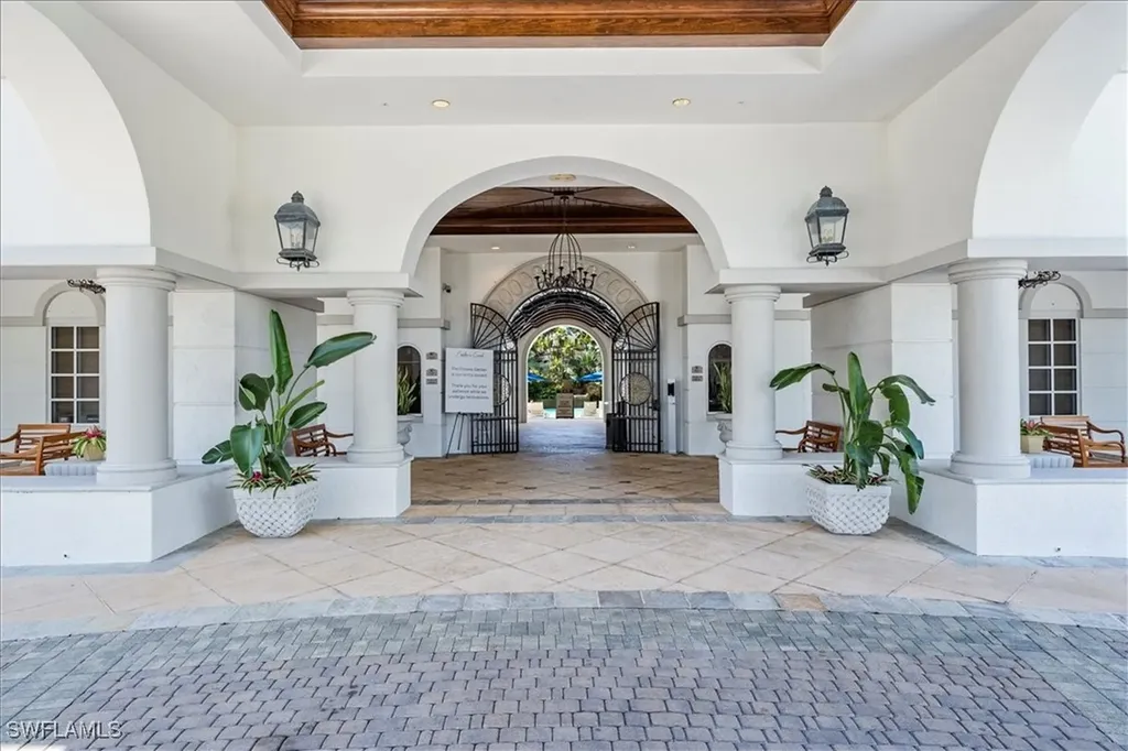 2806 Aviamar Circle Naples FL 34114