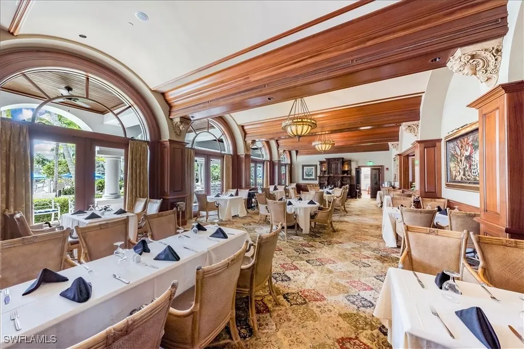 2806 Aviamar Circle Naples FL 34114