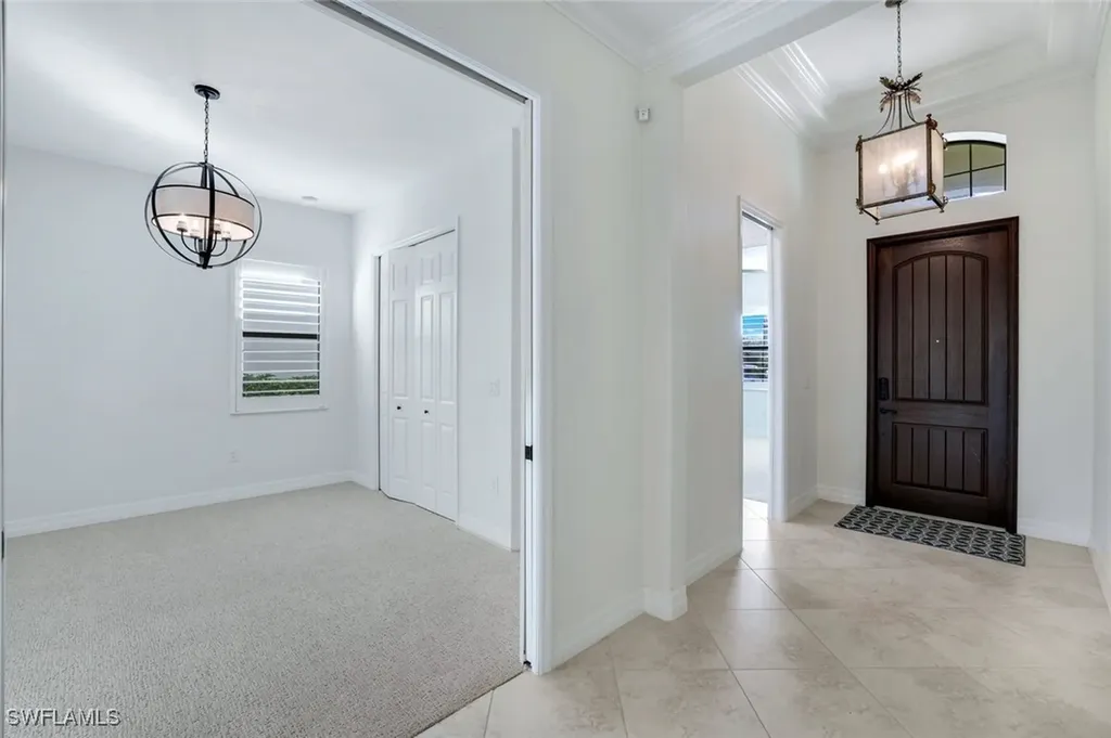 2806 Aviamar Circle Naples FL 34114
